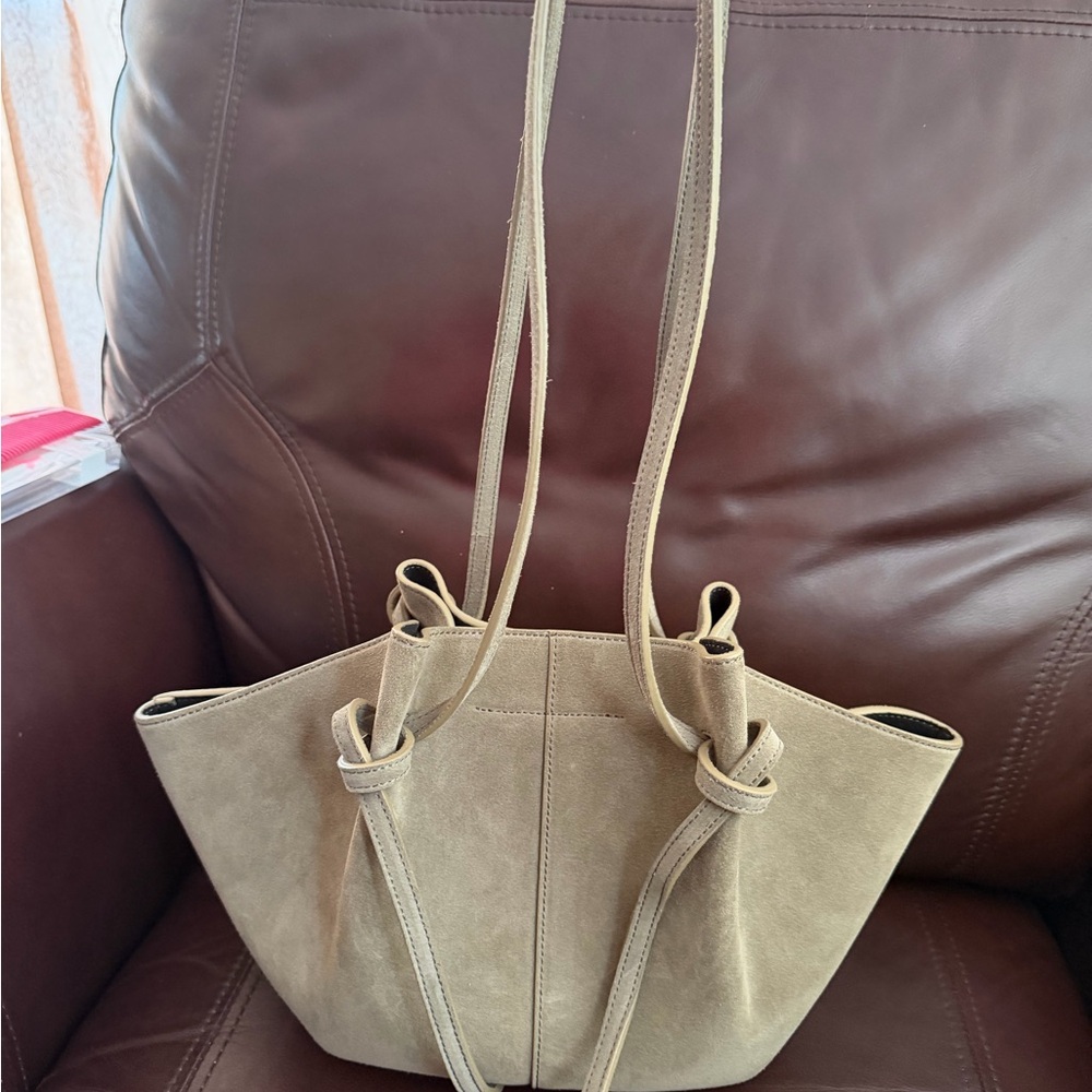 🩵SOLD🩵 Yuzefi Mochi bag - Picture 9 of 9